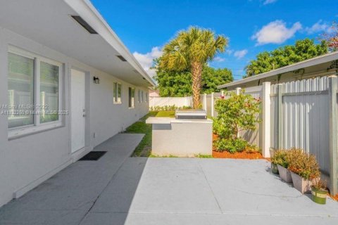 Casa en venta en Wilton Manors, Florida, 4 dormitorios, 163.6 m2 № 1809278 - foto 11