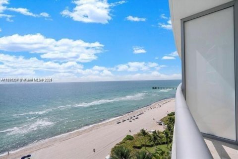 Condominio en alquiler en Sunny Isles Beach, Florida, 1 dormitorio, 79.71 m2 № 1950445 - foto 2