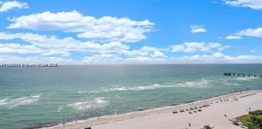 Condominio en Sunny Isles Beach, Florida, 1 dormitorio № 1950445