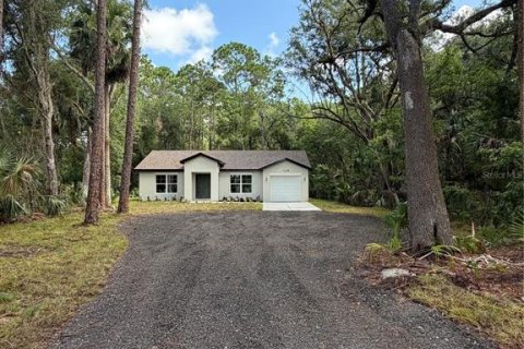 House in Geneva, Florida 2 bedrooms, 90.77 sq.m. № 2127210 - photo 3