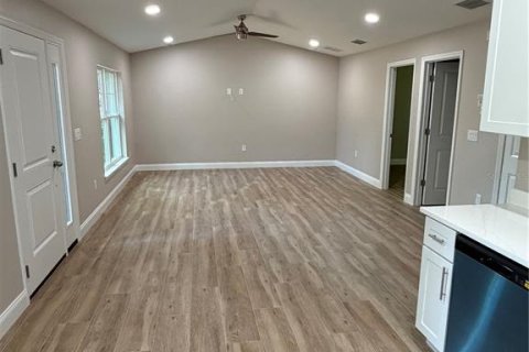 House in Geneva, Florida 2 bedrooms, 90.77 sq.m. № 2127210 - photo 9