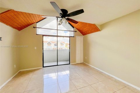 Condo in Hialeah, Florida, 2 bedrooms  № 1875719 - photo 16