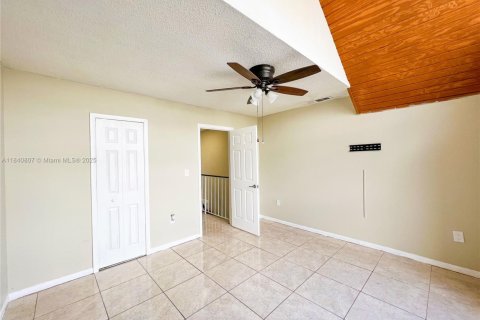 Condo in Hialeah, Florida, 2 bedrooms  № 1875719 - photo 17