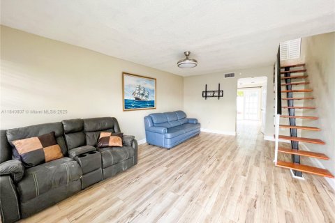 Condo in Hialeah, Florida, 2 bedrooms  № 1875719 - photo 5