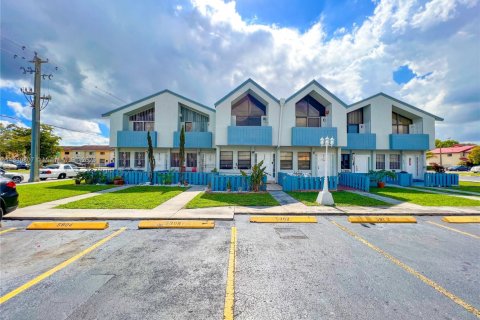 Condo in Hialeah, Florida, 2 bedrooms  № 1875719 - photo 2