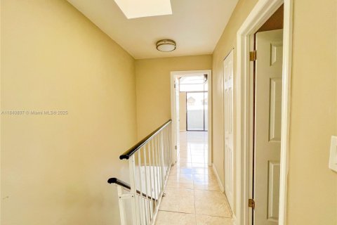 Condo in Hialeah, Florida, 2 bedrooms  № 1875719 - photo 15