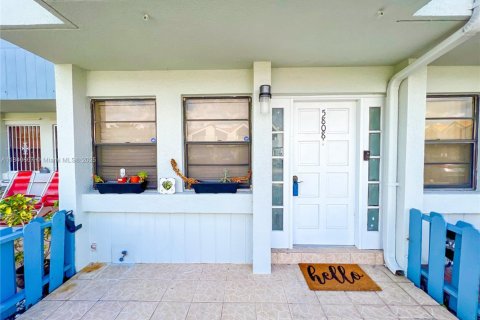 Condo in Hialeah, Florida, 2 bedrooms  № 1875719 - photo 4