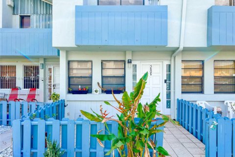 Condo in Hialeah, Florida, 2 bedrooms  № 1875719 - photo 3