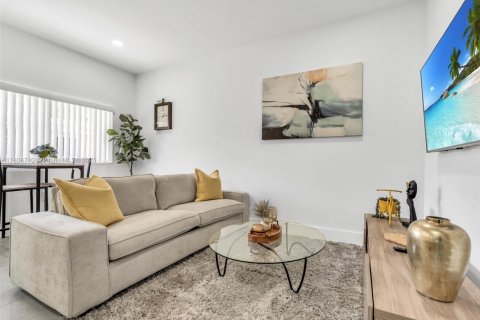 Villa ou maison à louer à Miami, Floride: 3 chambres, 144.09 m2 № 1758903 - photo 11