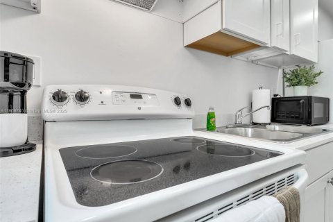 Villa ou maison à louer à Miami, Floride: 3 chambres, 144.09 m2 № 1758903 - photo 30