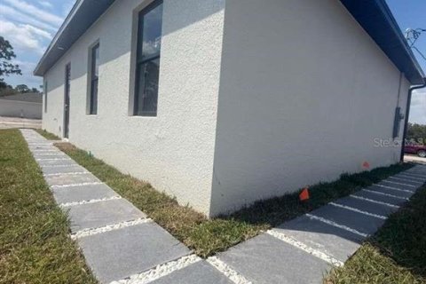 House in Lehigh Acres, Florida 3 bedrooms, 134.89 sq.m. № 2425314 - photo 13