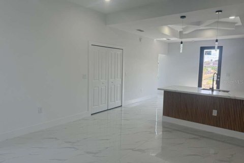 House in Lehigh Acres, Florida 3 bedrooms, 134.89 sq.m. № 2425314 - photo 12