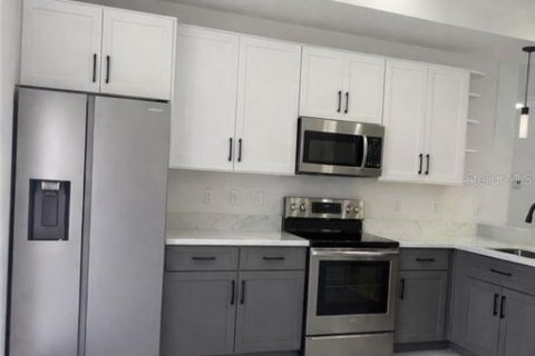 House in Lehigh Acres, Florida 3 bedrooms, 134.89 sq.m. № 2425314 - photo 20