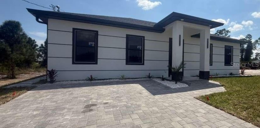 House in Lehigh Acres, Florida 3 bedrooms, 134.89 sq.m. № 2425314