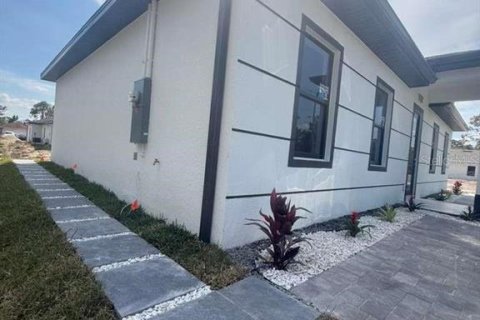 House in Lehigh Acres, Florida 3 bedrooms, 134.89 sq.m. № 2425314 - photo 16