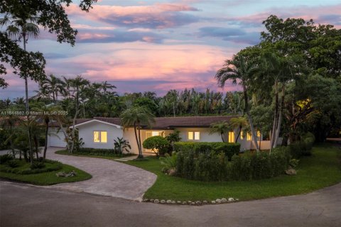 Villa ou maison à louer à Coral Gables, Floride: 4 chambres, 264.59 m2 № 1940452 - photo 2