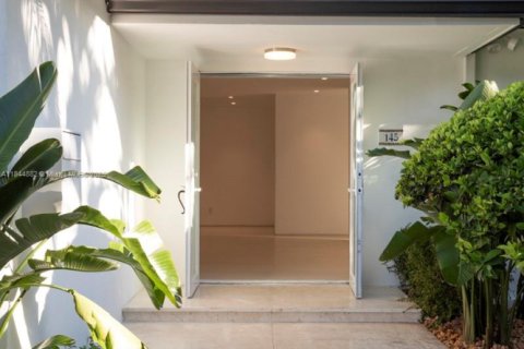 Villa ou maison à louer à Coral Gables, Floride: 4 chambres, 264.59 m2 № 1940452 - photo 9