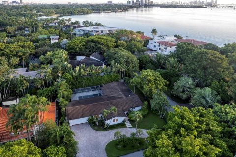 Villa ou maison à louer à Coral Gables, Floride: 4 chambres, 264.59 m2 № 1940452 - photo 1