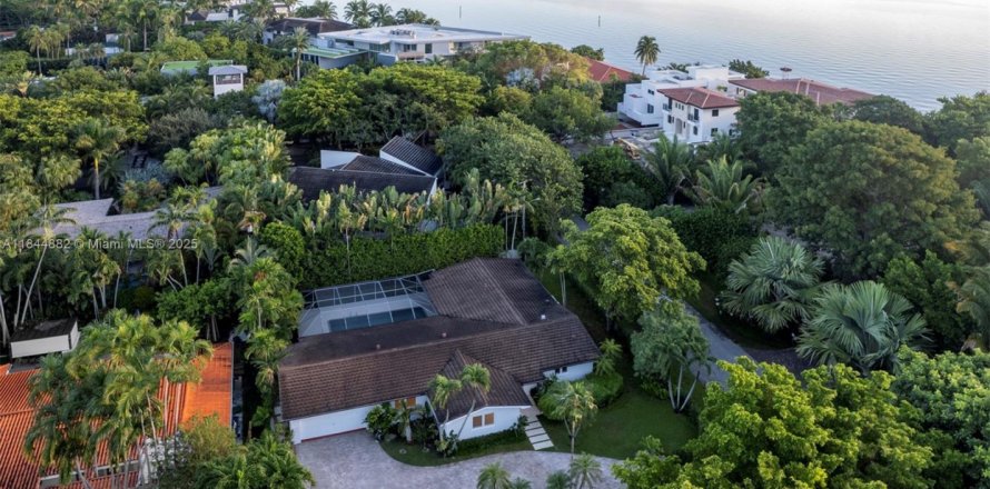 Villa ou maison à Coral Gables, Floride 4 chambres, 264.59 m2 № 1940452