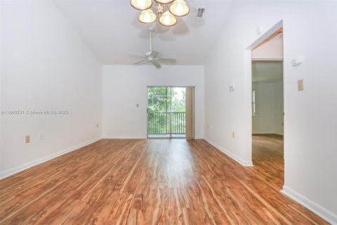 Condo in Miramar, Florida, 1 bedroom  № 1889703 - photo 7