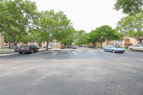 Condo in Miramar, Florida, 1 bedroom  № 1889703 - photo 22