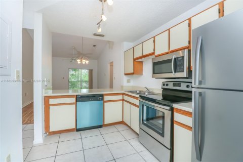 Condo in Miramar, Florida, 1 bedroom  № 1889703 - photo 2