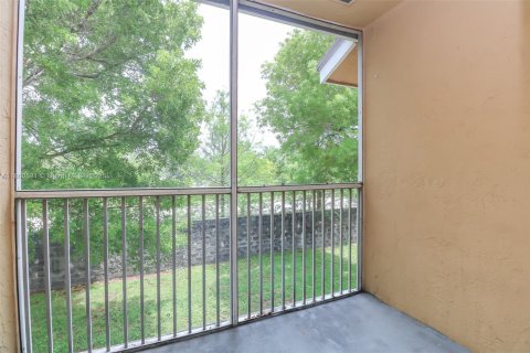 Condo in Miramar, Florida, 1 bedroom  № 1889703 - photo 16