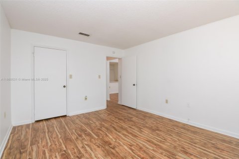 Condo in Miramar, Florida, 1 bedroom  № 1889703 - photo 10