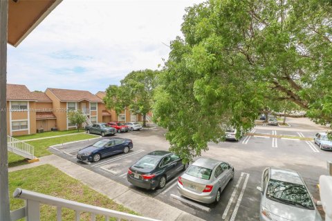Condo in Miramar, Florida, 1 bedroom  № 1889703 - photo 17