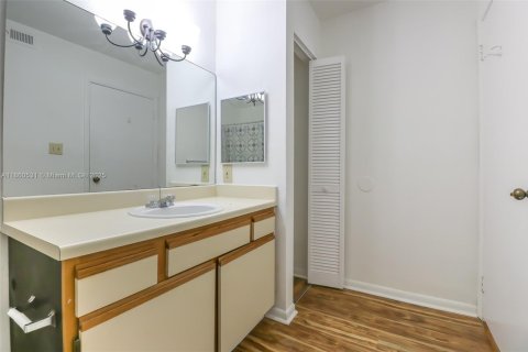 Condo in Miramar, Florida, 1 bedroom  № 1889703 - photo 13