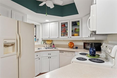 Copropriété à vendre à Homosassa, Floride: 2 chambres, 124.4 m2 № 2398940 - photo 4