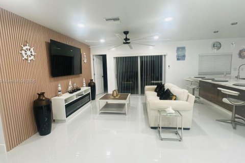 Villa ou maison à louer à Deerfield Beach, Floride: 3 chambres, 161.09 m2 № 2169777 - photo 4