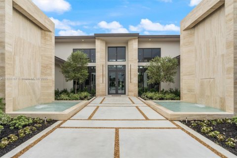 Купить виллу или дом в Дейви, Флорида 2 комнаты, 540.51м2, № 2021929 - фото 2