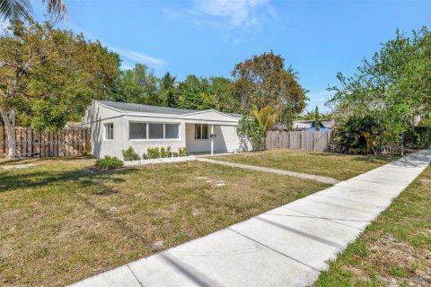 House in Fort Lauderdale, Florida 3 bedrooms, 111.02 sq.m. № 1954820 - photo 1