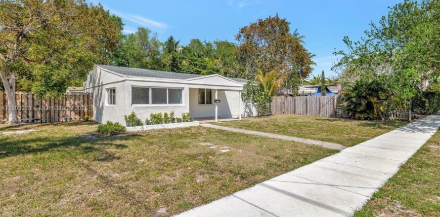 House in Fort Lauderdale, Florida 3 bedrooms, 111.02 sq.m. № 1954820