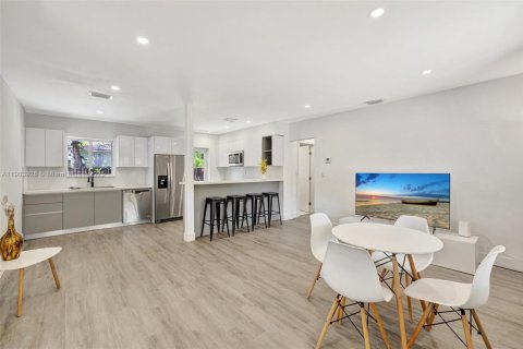House in Fort Lauderdale, Florida 3 bedrooms, 111.02 sq.m. № 1954820 - photo 5