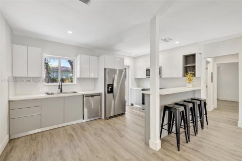 House in Fort Lauderdale, Florida 3 bedrooms, 111.02 sq.m. № 1954820 - photo 9