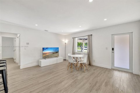 House in Fort Lauderdale, Florida 3 bedrooms, 111.02 sq.m. № 1954820 - photo 8