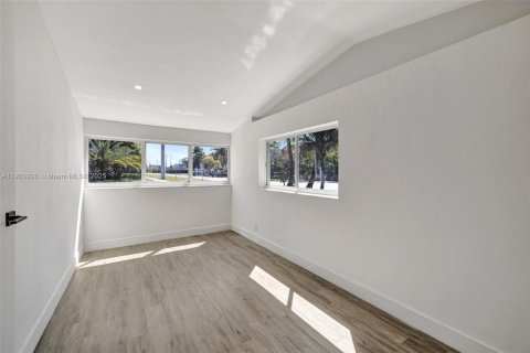 House in Fort Lauderdale, Florida 3 bedrooms, 111.02 sq.m. № 1954820 - photo 15