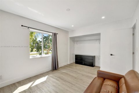 House in Fort Lauderdale, Florida 3 bedrooms, 111.02 sq.m. № 1954820 - photo 22