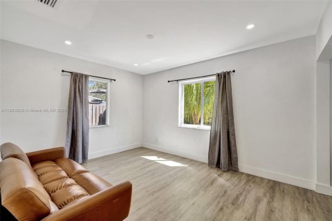 House in Fort Lauderdale, Florida 3 bedrooms, 111.02 sq.m. № 1954820 - photo 21
