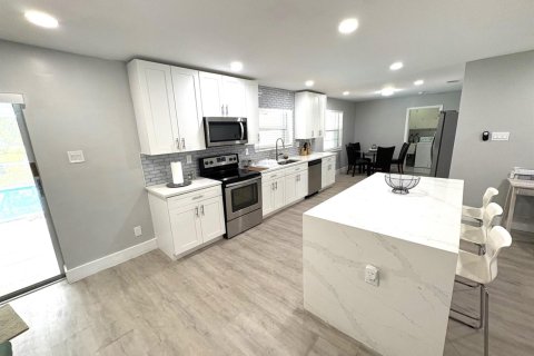 Casa en Plantation, Florida 4 dormitorios, 182.09 m2 № 2249300