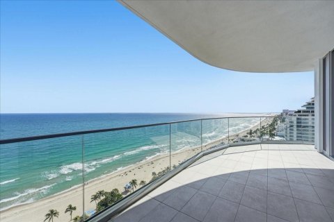 Condominio en alquiler en Fort Lauderdale, Florida, 4 dormitorios, 290.04 m2 № 2146526 - foto 2
