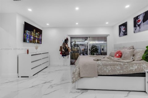 Снять в аренду виллу или дом в Майами, Флорида 3 спальни, 110.09м2, № 1989538 - фото 22