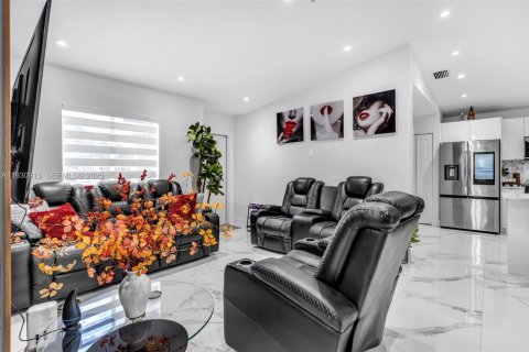 Снять в аренду виллу или дом в Майами, Флорида 3 спальни, 110.09м2, № 1989538 - фото 11