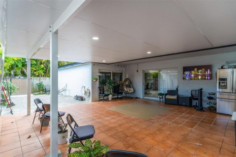 Снять в аренду виллу или дом в Майами, Флорида 3 спальни, 110.09м2, № 1989538 - фото 28