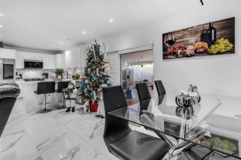 Снять в аренду виллу или дом в Майами, Флорида 3 спальни, 110.09м2, № 1989538 - фото 16