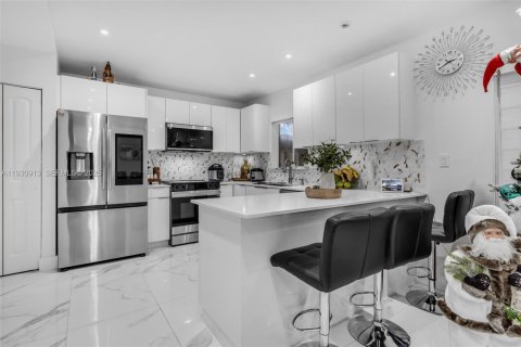 Снять в аренду виллу или дом в Майами, Флорида 3 спальни, 110.09м2, № 1989538 - фото 12