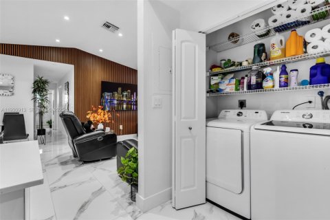 Снять в аренду виллу или дом в Майами, Флорида 3 спальни, 110.09м2, № 1989538 - фото 18