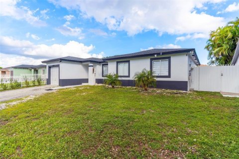 Снять в аренду виллу или дом в Майами, Флорида 3 спальни, 110.09м2, № 1989538 - фото 6